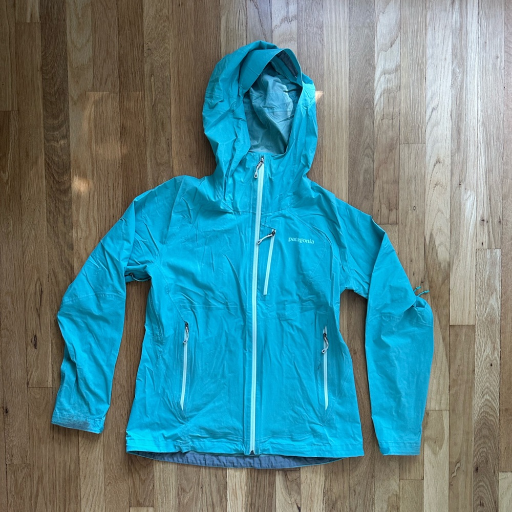 Patagonia lightweight windbreaker jacket